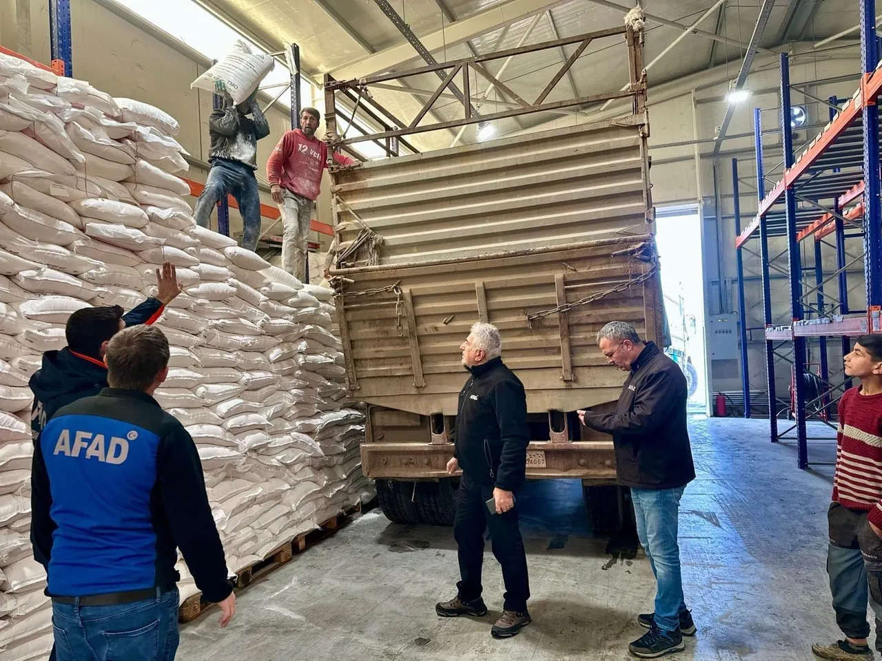 Türkiye, Aynularab'a yardım eli uzattı! Ömer Çelik'ten "Kürt kardeşlerimizi yalnız bırakmayacağız" mesajı