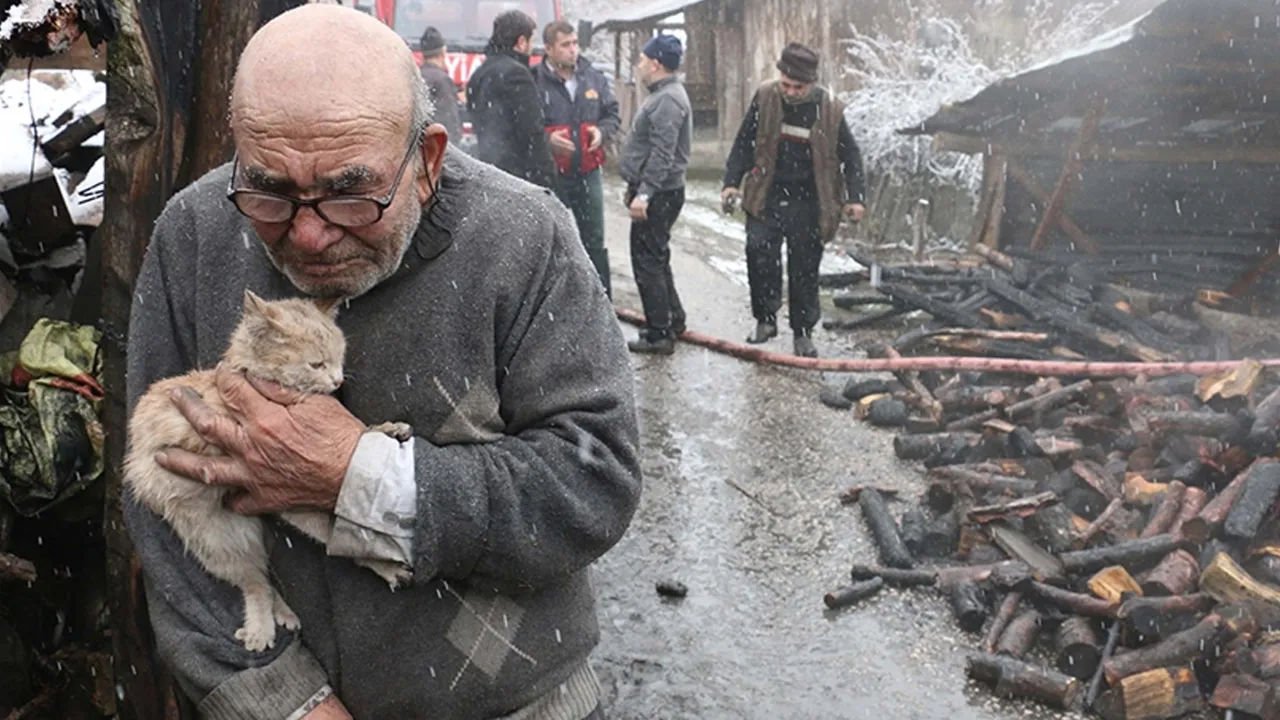 Türkiye onu bu kareyle tanımıştı: Yanan evinin önünde kedisine sarılıp gözyaşı döken Ali Meşe vefat etti