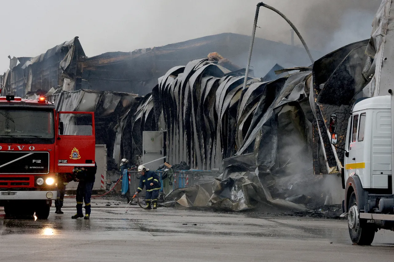 Yunanistan'da bisküvi fabrikası alevlere teslim! Can kayıpları var