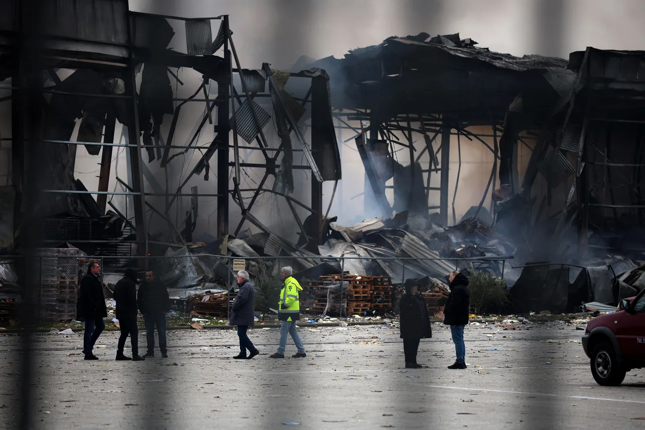Yunanistanda bisküvi fabrikası alevlere teslim! Can kayıpları var