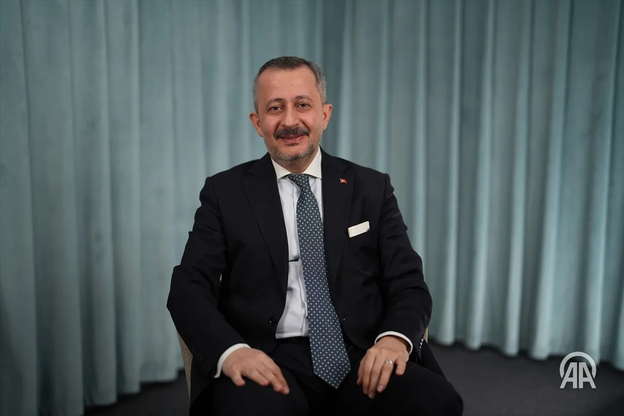 Aileler LGBT'ye karşı evlat nöbeti tutmalı! 50 genci kurtardık