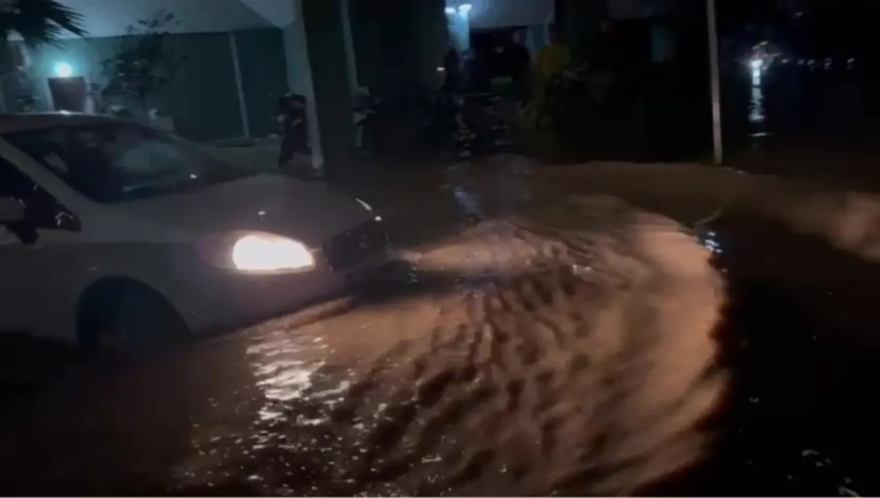 Antalya'da sağanak felaketi! Taşan dere 600 dairelik siteyi göle çevirdi