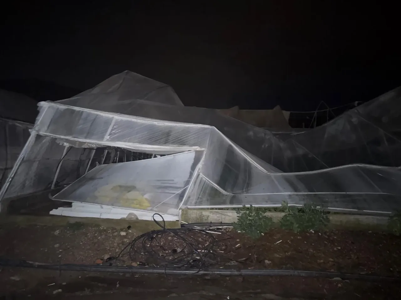 Antalya’daki hortumda 5 mahalle ve 150 dönüm sera hasar aldı