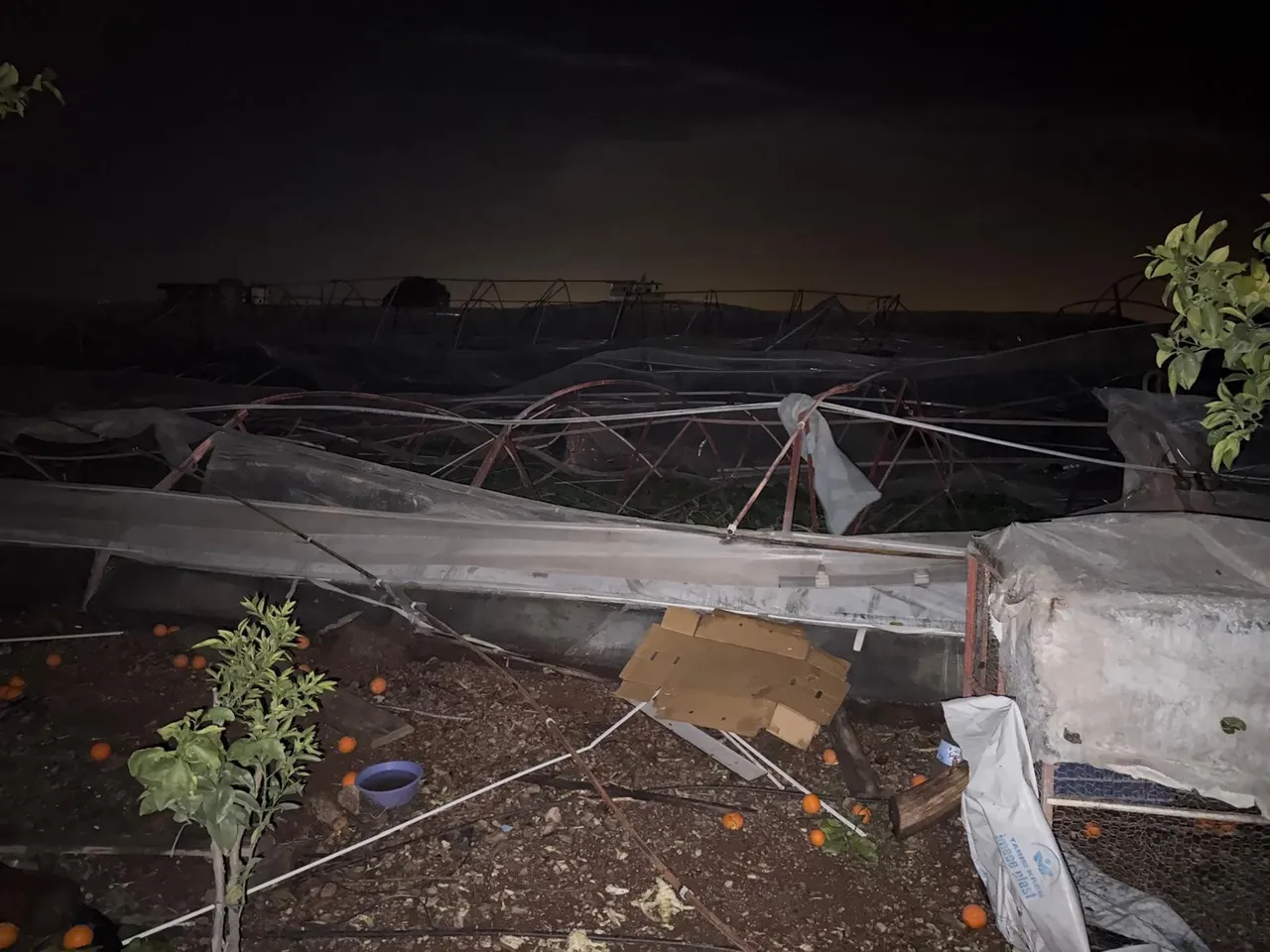 Antalya’daki hortumda 5 mahalle ve 150 dönüm sera hasar aldı