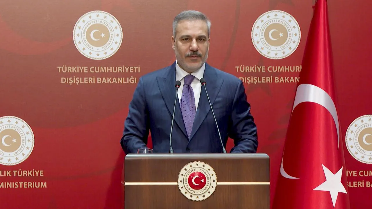 Bakan Fidan, Fransız mevkidaşıyla kameralar karşısında konuştu! "Gümrük birliği ve vize ilk sırada"