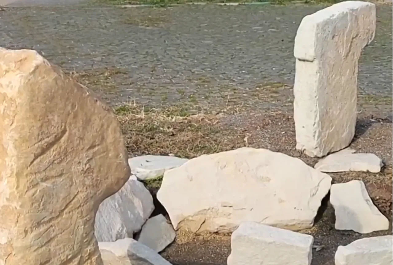 Baraj suyu çekildi, T biçimli taşlar keşfedildi