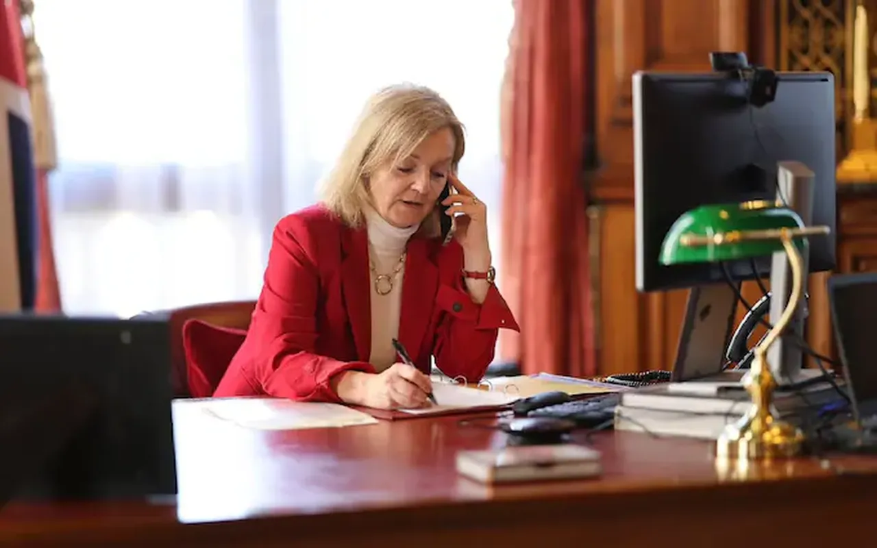 Başbakanların ekibi gizlice dinlendi! Çinli hackerlar tüm verilere erişti