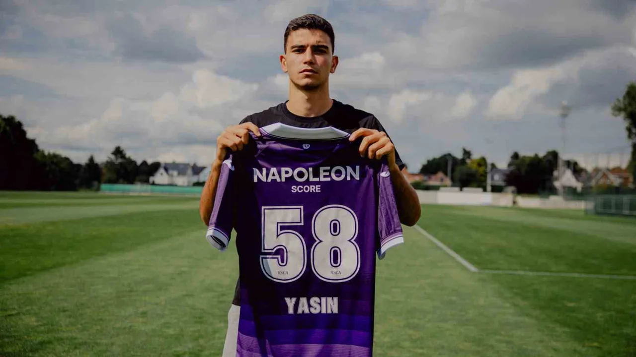 Yasin Özcan, Ağustos 2025'te Belçika Pro League ekibi Anderlecht'e kiraalanmıştı.