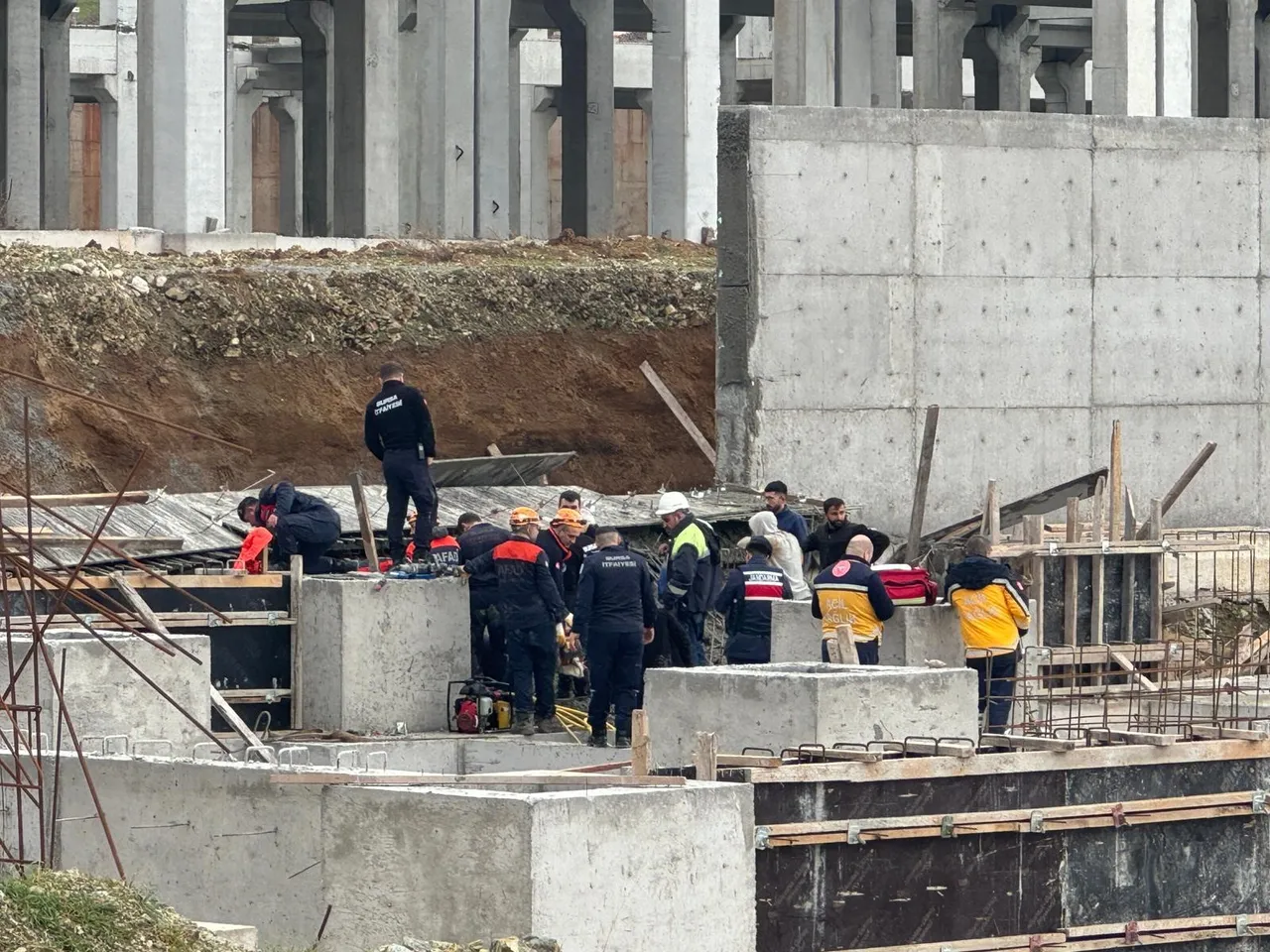 Beton dökerken çöken kalıbın altında kaldı! Feci şekilde can verdi
