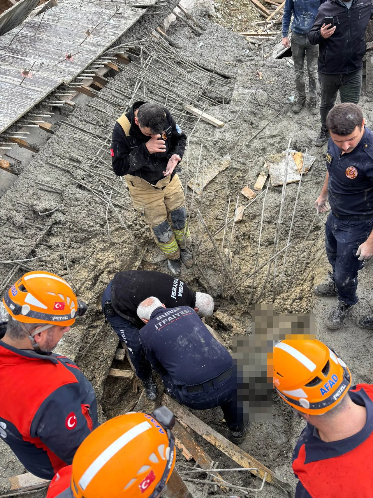 Beton dökerken çöken kalıbın altında kaldı! Feci şekilde can verdi
