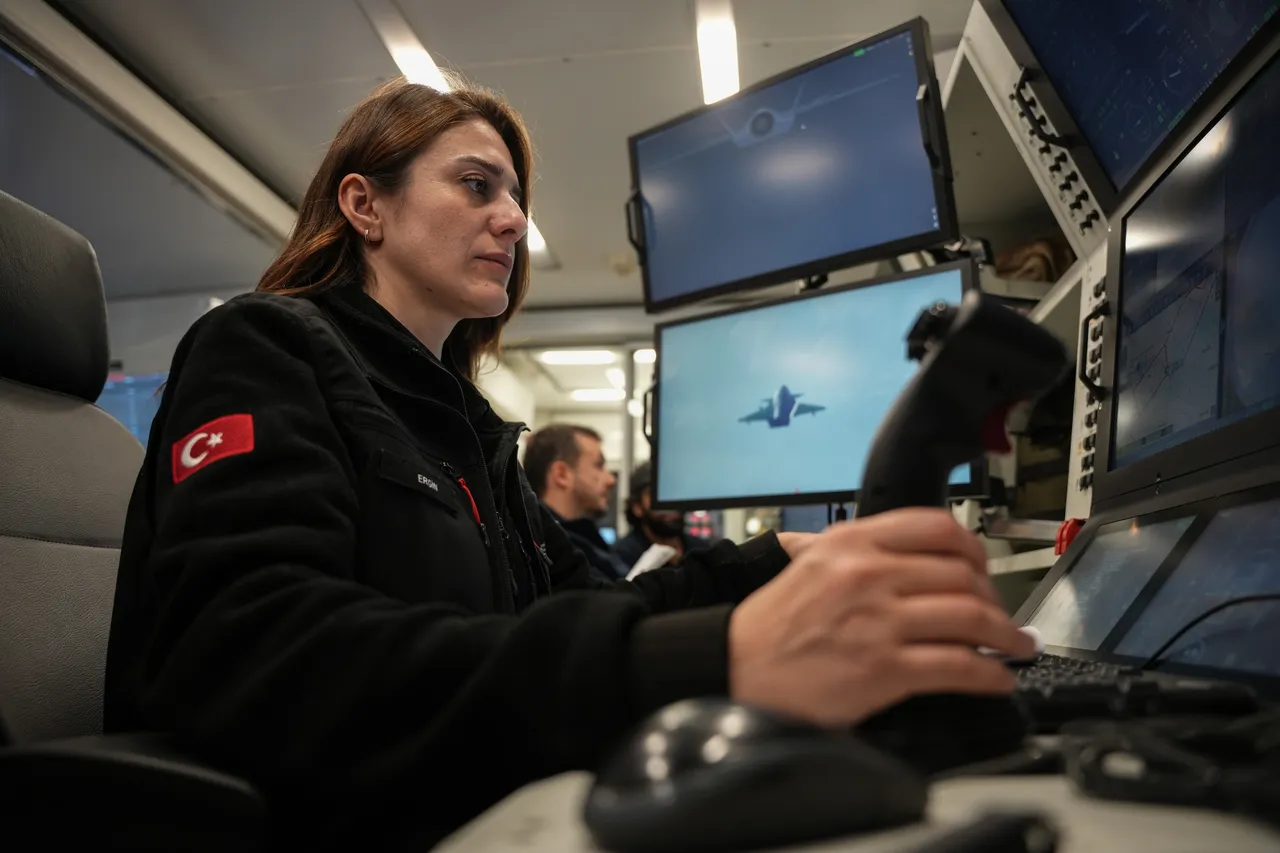 Çelik pençelerin yerdeki pilotu! Göklerin dişi kartalı