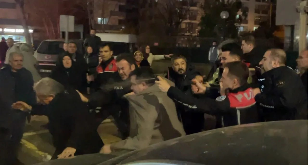 Davada karar çıktı, adliye önü karıştı! 4 yaralı, 12 gözaltı