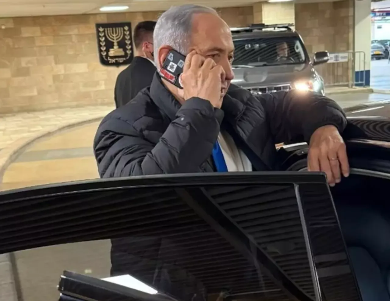 Dünya gündemine bomba gibi düştü! Herkes, Netanyahunun telefonundaki o detayı konuşuyor