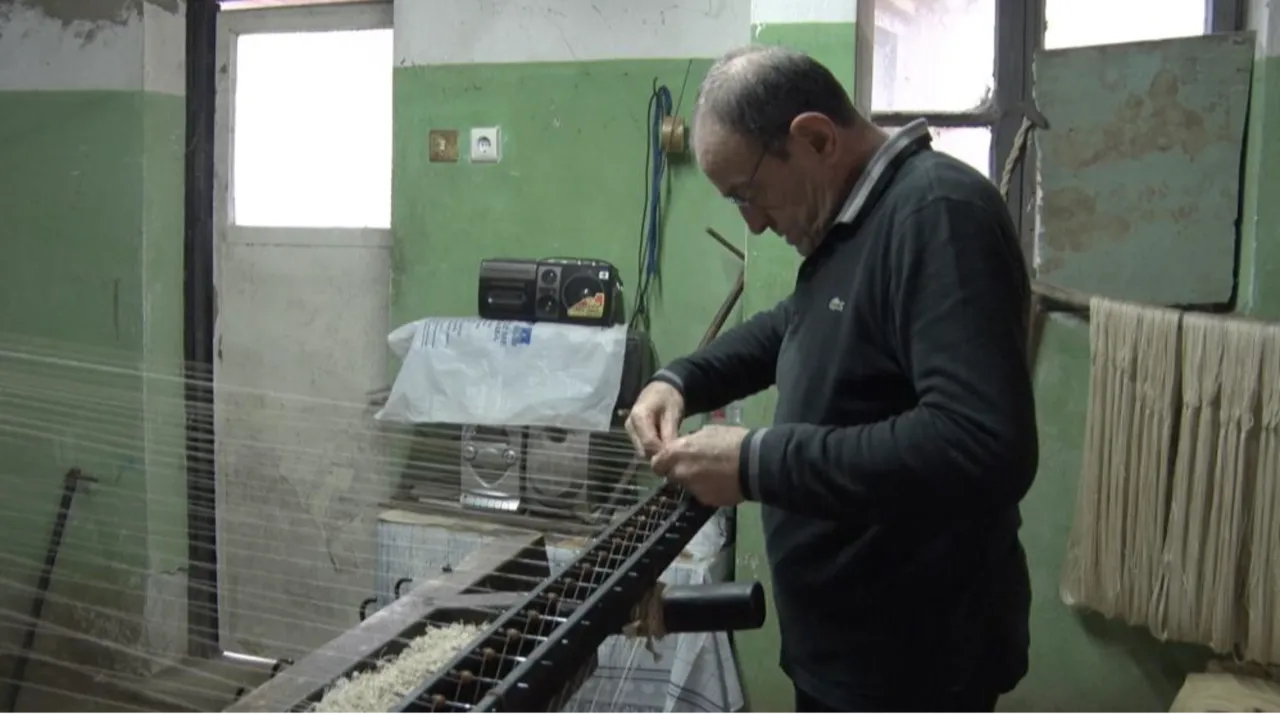 Günde 20 kilometre koşuyor, 680 yıllık sanatı ayakta tutuyor! Osmanlı'dan miras kalan mesleğin son temsilcisi...