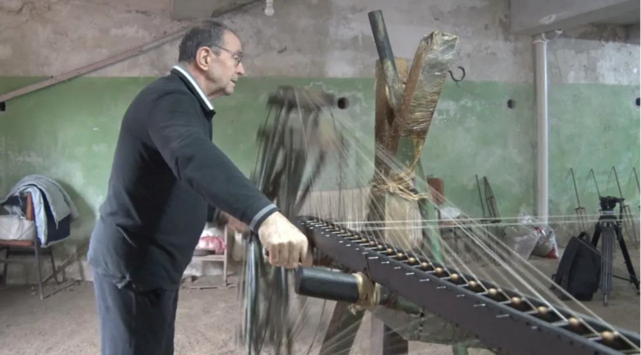 Günde 20 kilometre koşuyor, 680 yıllık sanatı ayakta tutuyor! Osmanlı'dan miras kalan mesleğin son temsilcisi...