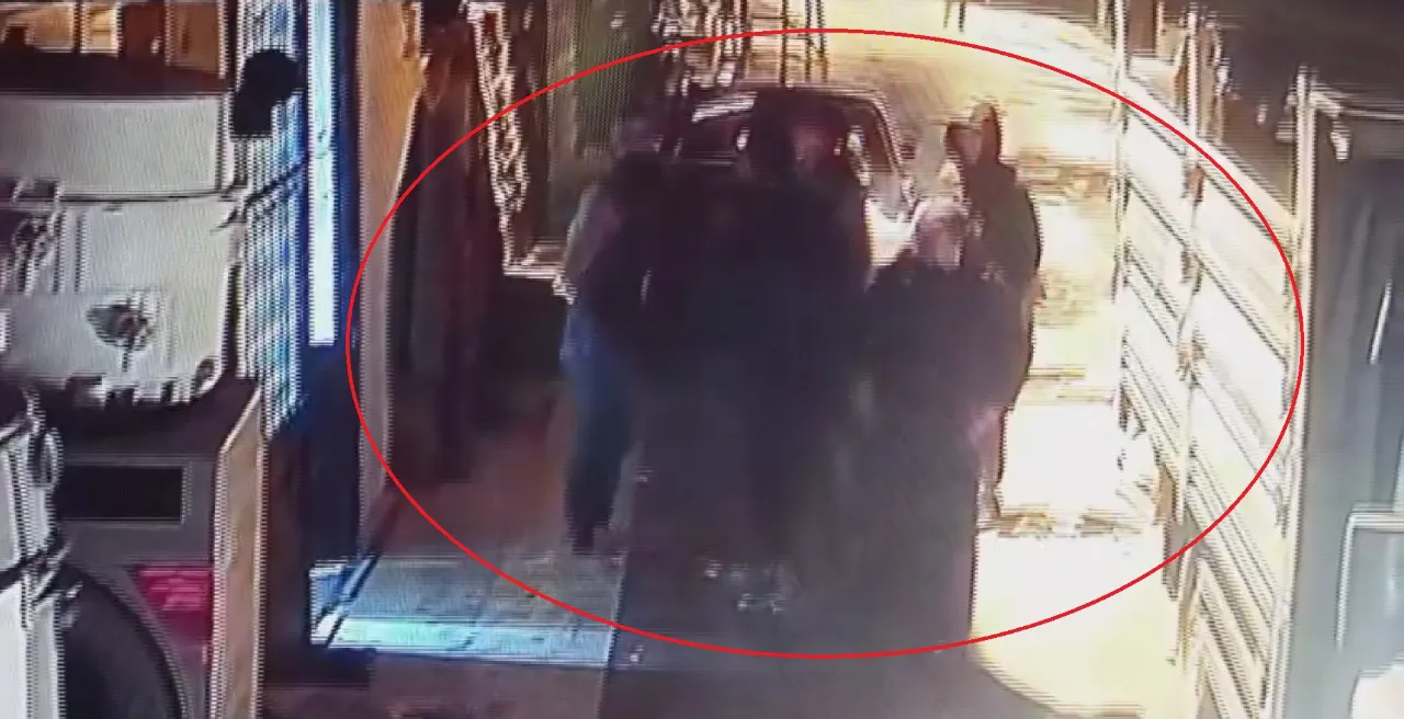 Hatay'da alacak verecek kavgası! Motosikletle ev basıp bıçakla yaraladılar