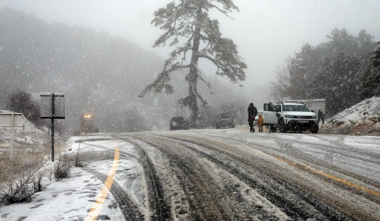 Hava bir anda değişti! Yüksek kesimler beyaza büründü