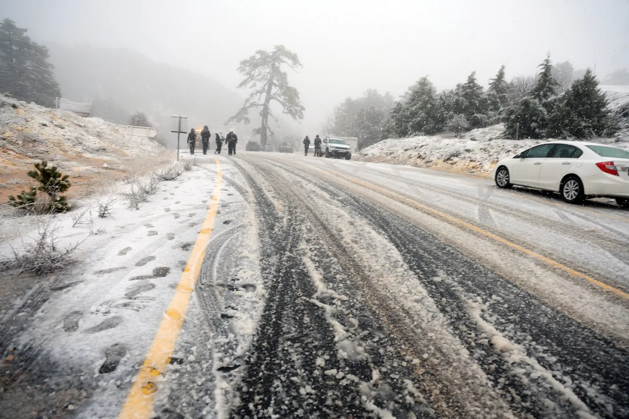 Hava bir anda değişti! Yüksek kesimler beyaza büründü