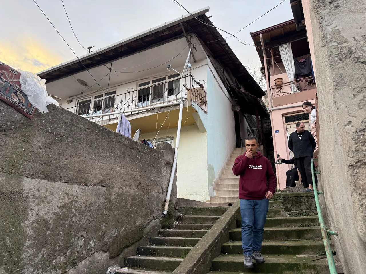 Kimse fark etmedi, tehlikeyi kabaran fayanslar ele verdi! Kocaeli'de ekipleri harekete geçiren olay