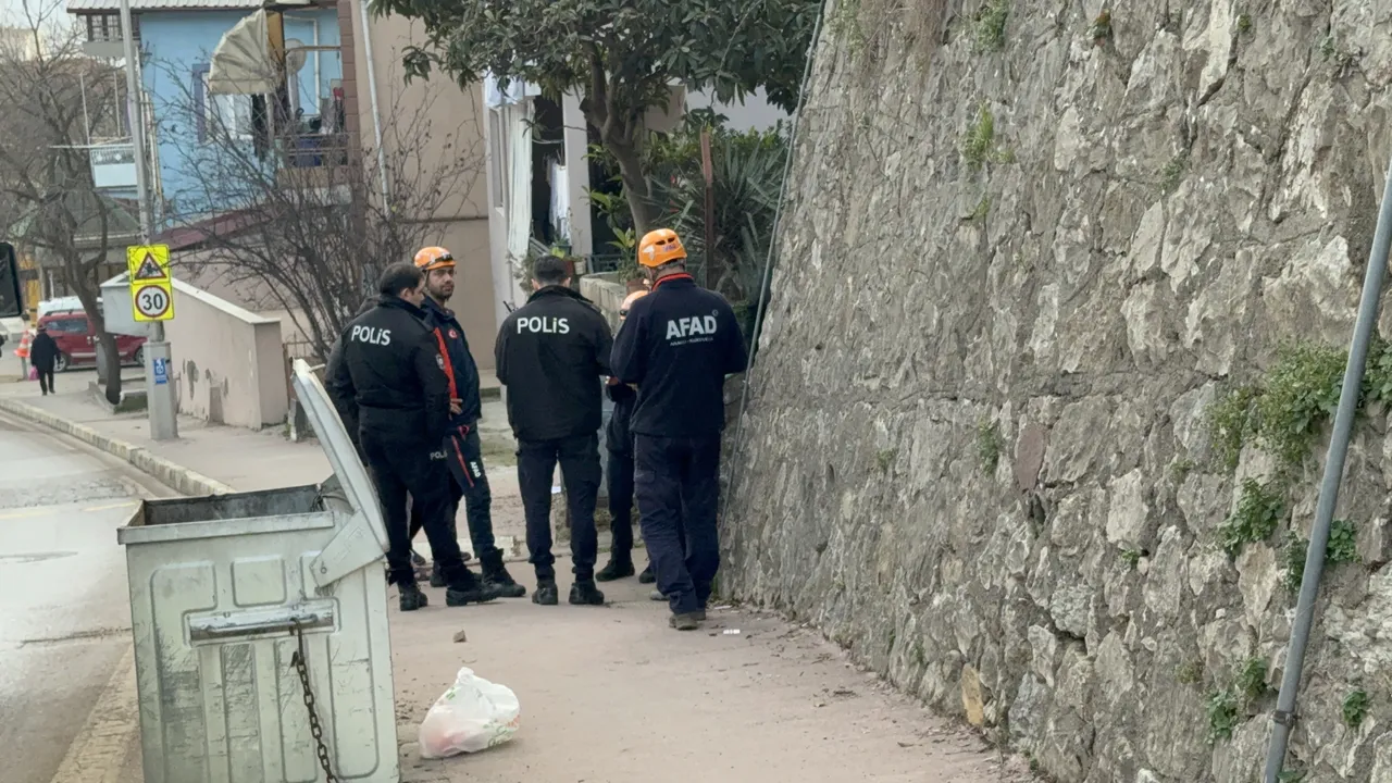 Kimse fark etmedi, tehlikeyi kabaran fayanslar ele verdi! Kocaeli'de ekipleri harekete geçiren olay