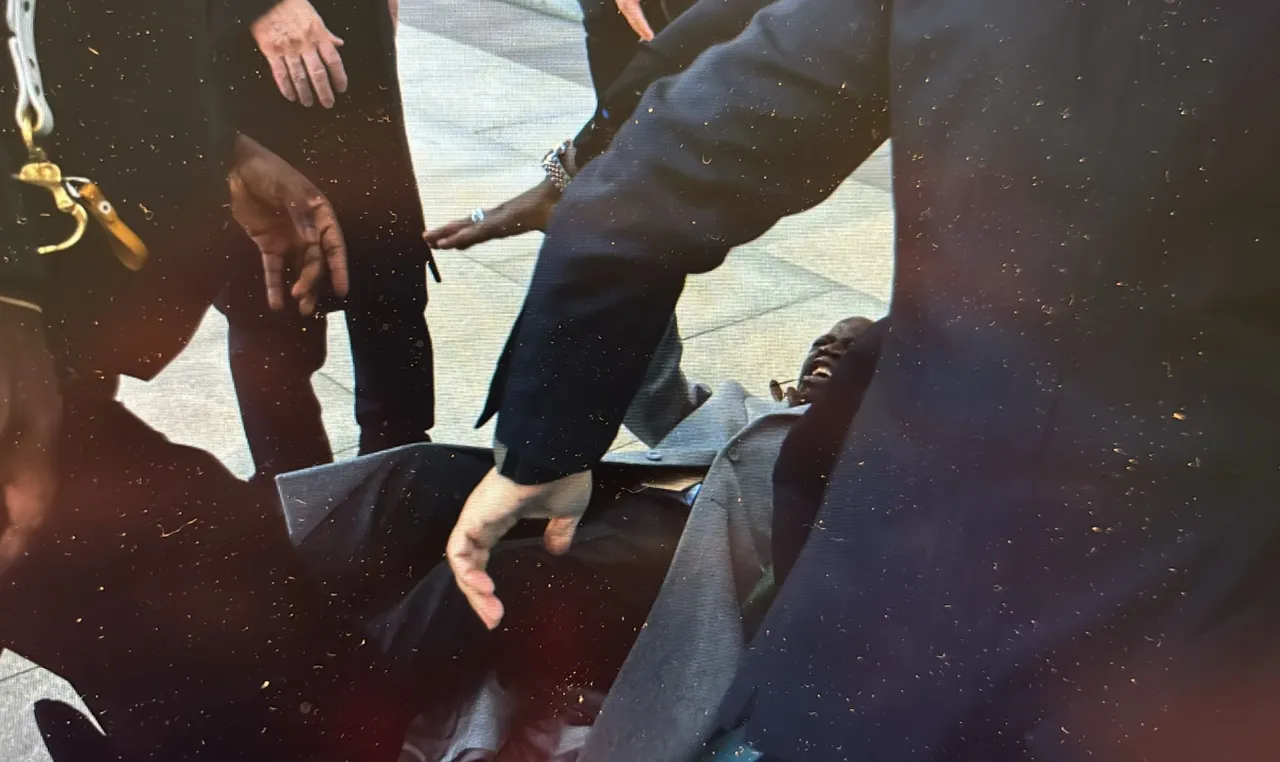 Külliye’de şoke eden kaza! Nijerya Cumhurbaşkanı yere düştü