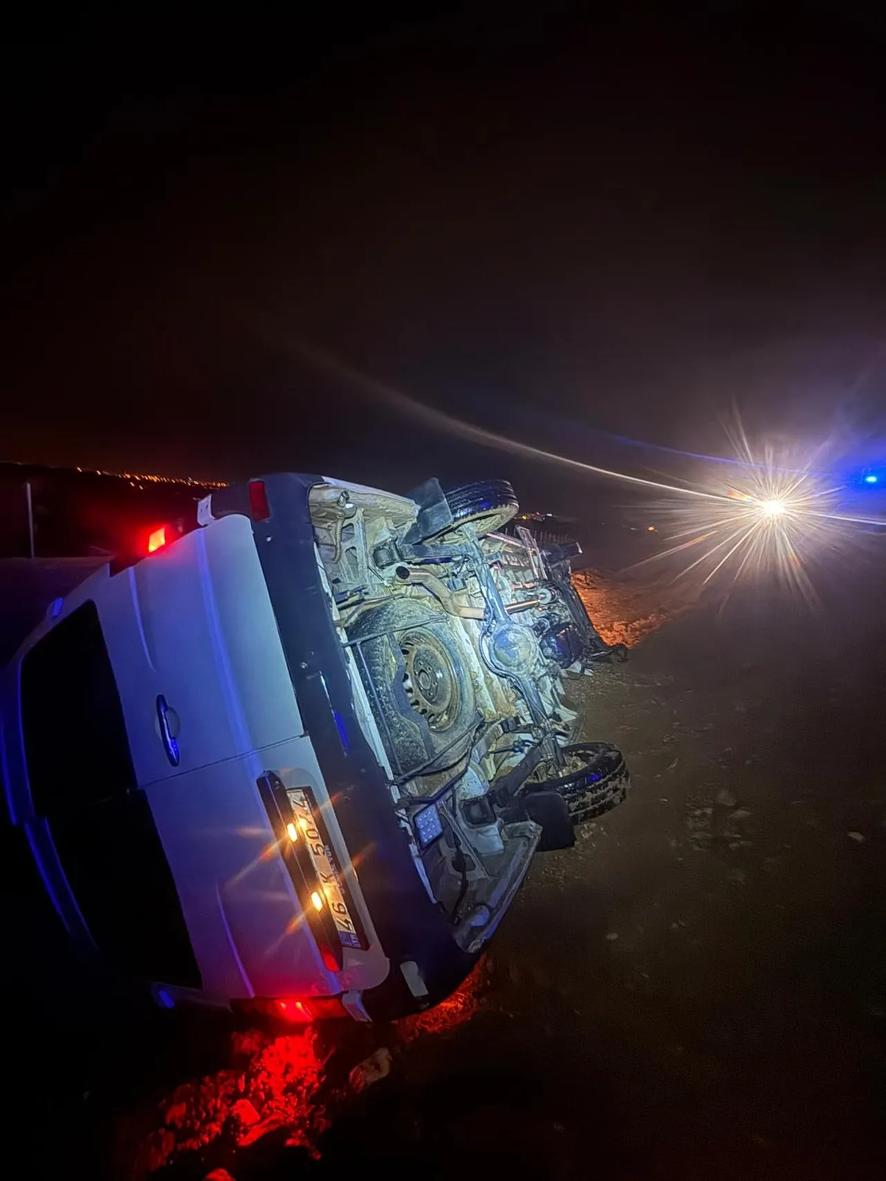 Mersin ve Adana'da işçi servisleri kaza yaptı: Uçuruma yuvarlandılar, çok sayıda yaralı var!