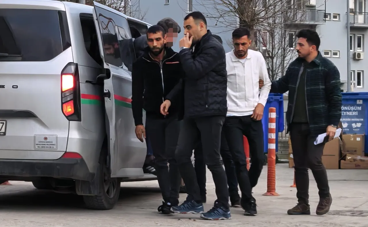 Polis kılığında 3 milyonluk vurgun! Kocaeli'de yakayı ele verdiler