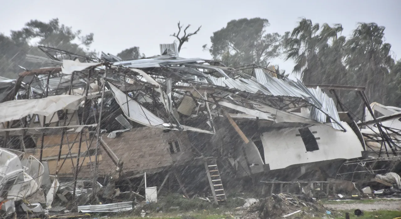Sağanak ve hortum Antalya'yı yerle bir etti! Meteoroloji uyardı: Tehlike henüz geçmedi