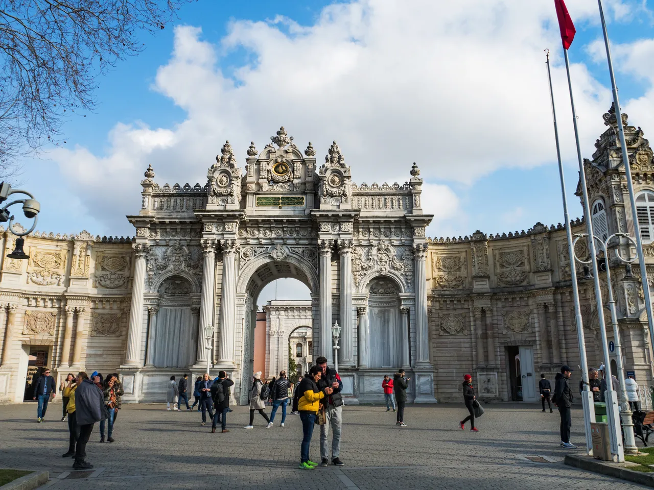 Selfıe tutkunlarının istediği oldu! Millî Saraylarda fotoğraf yasağına son