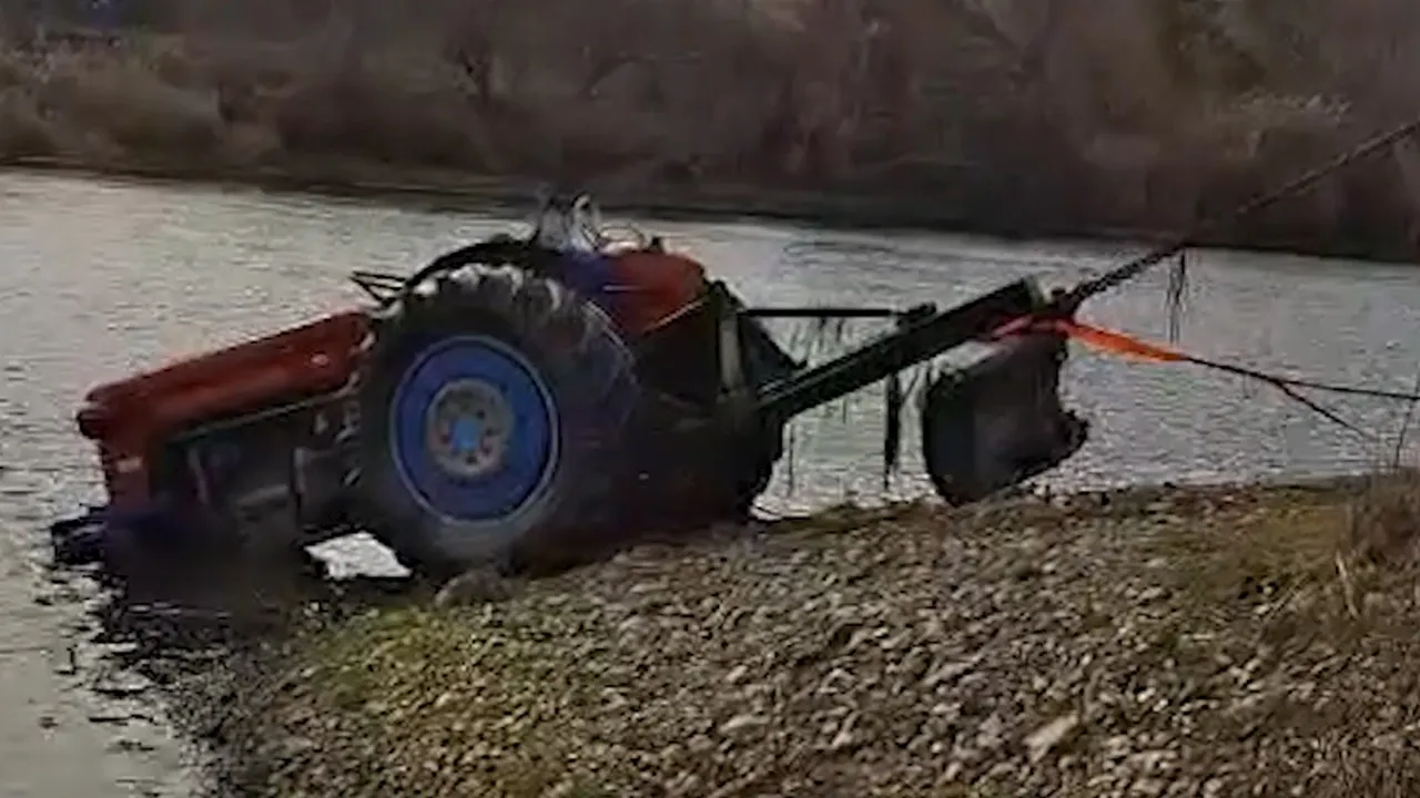 Traktörünü yıkamak isteyen çiftçi saniyelerle ölümden döndü