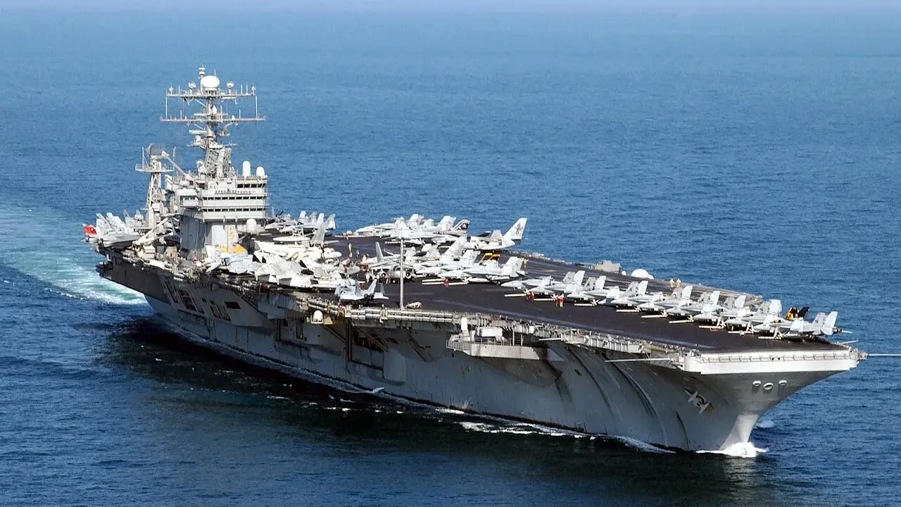 ABD'nin 'yüzen savaş şehri' Orta Doğu'da! USS Abraham Lincoln filosunun korkutan özellikleri