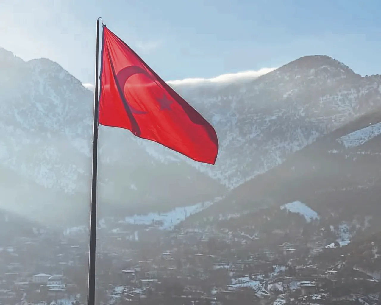 Amanos Dağlarına yeni Türk bayrağı