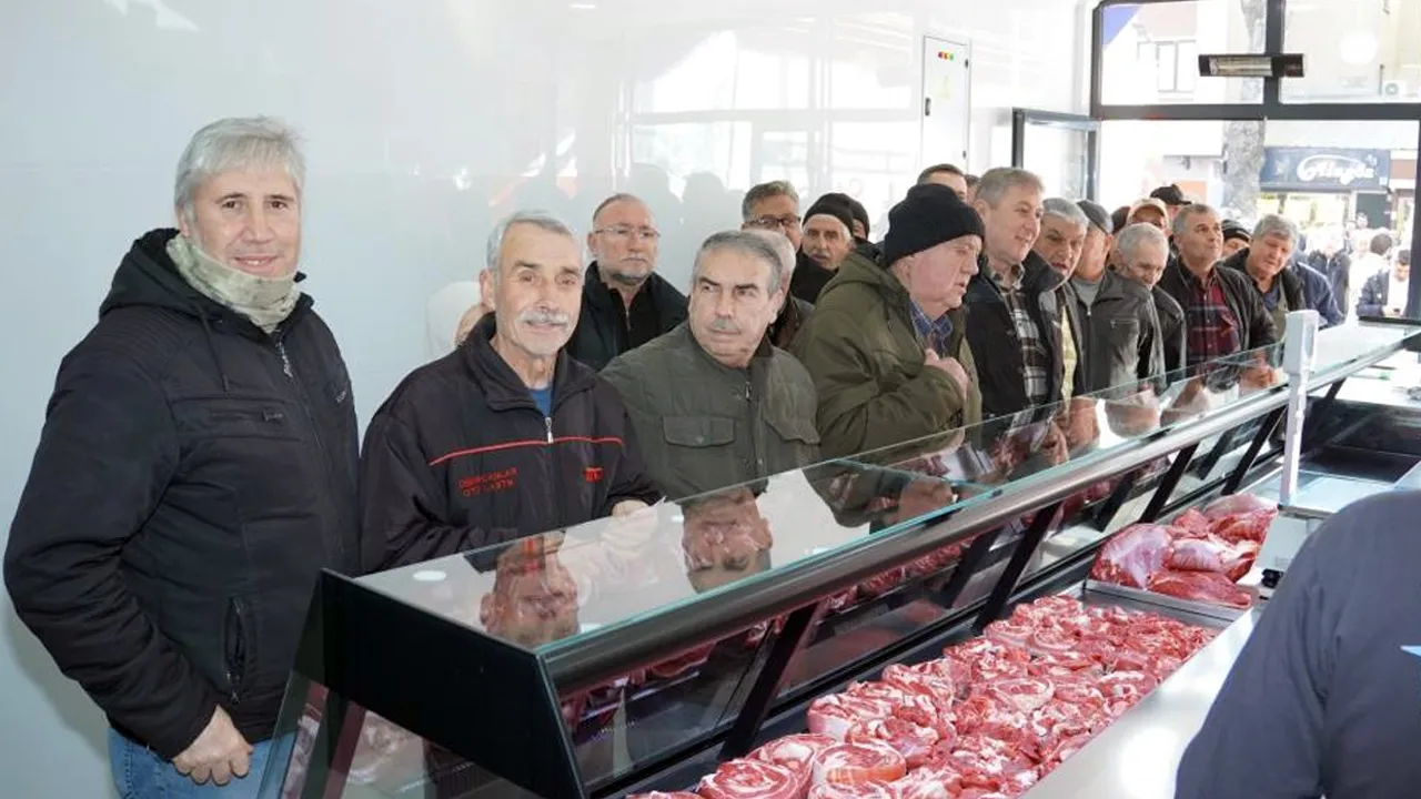 Belediyeden ucuza et satışı! Açılışa özel %50 indirim izdihama neden oldu 