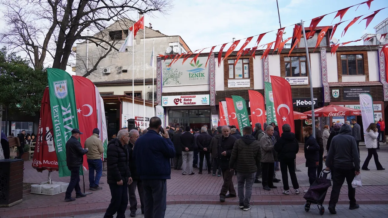 Belediyeden ucuza et satışı! Açılışa özel %50 indirim izdihama neden oldu