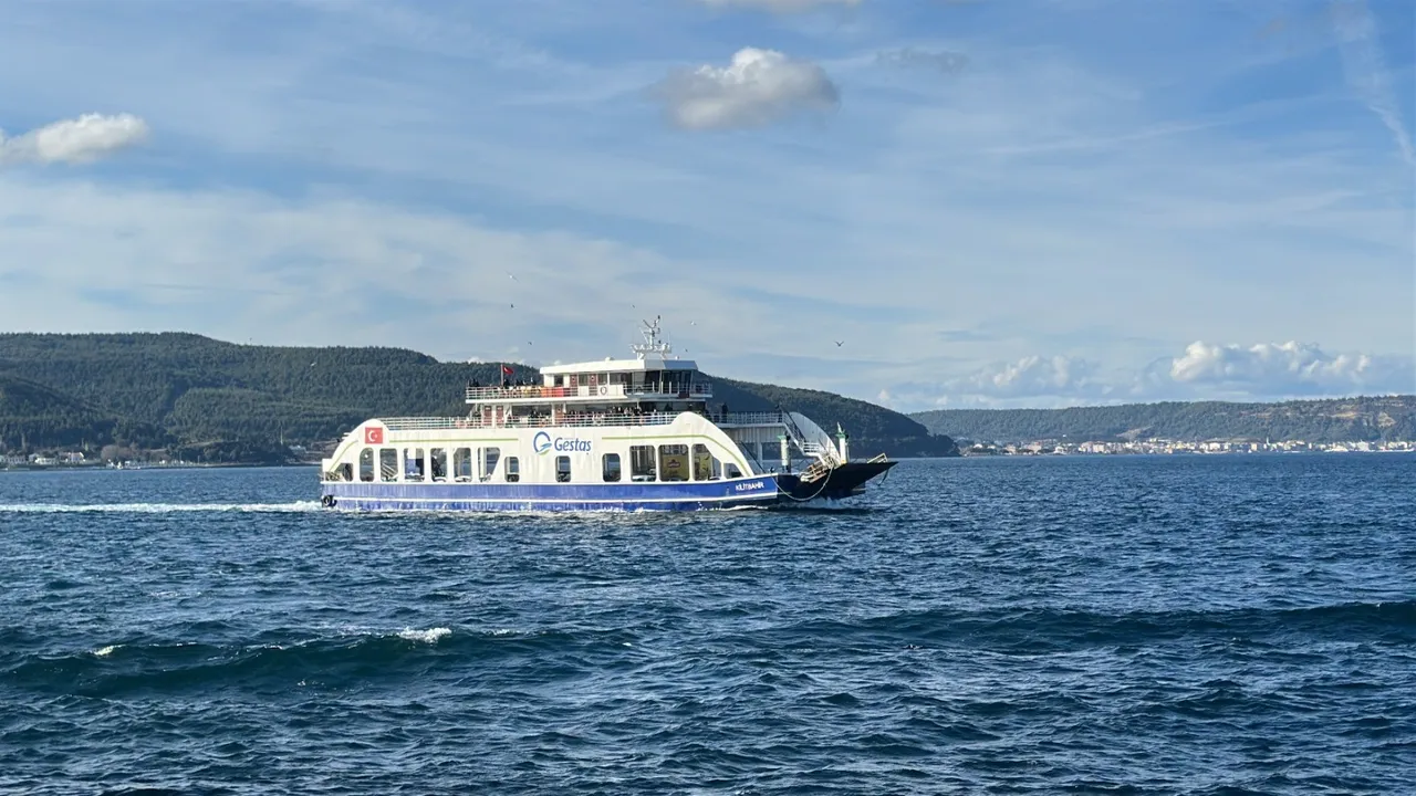 Bozcaada ve Gökçeada feribot seferlerine olumsuz hava engeli: İptal edildi