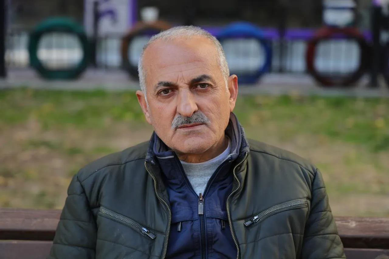 Eşinin bir kelimesi hayatını altüst etti! Seyyar satıcının boşanma mücadelesi