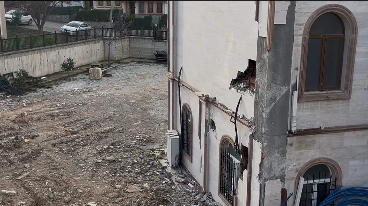 Mahalle halkı 2 aydır camiye gidemiyor! Sebebi 'Bu kadar da olmaz' dedirtti