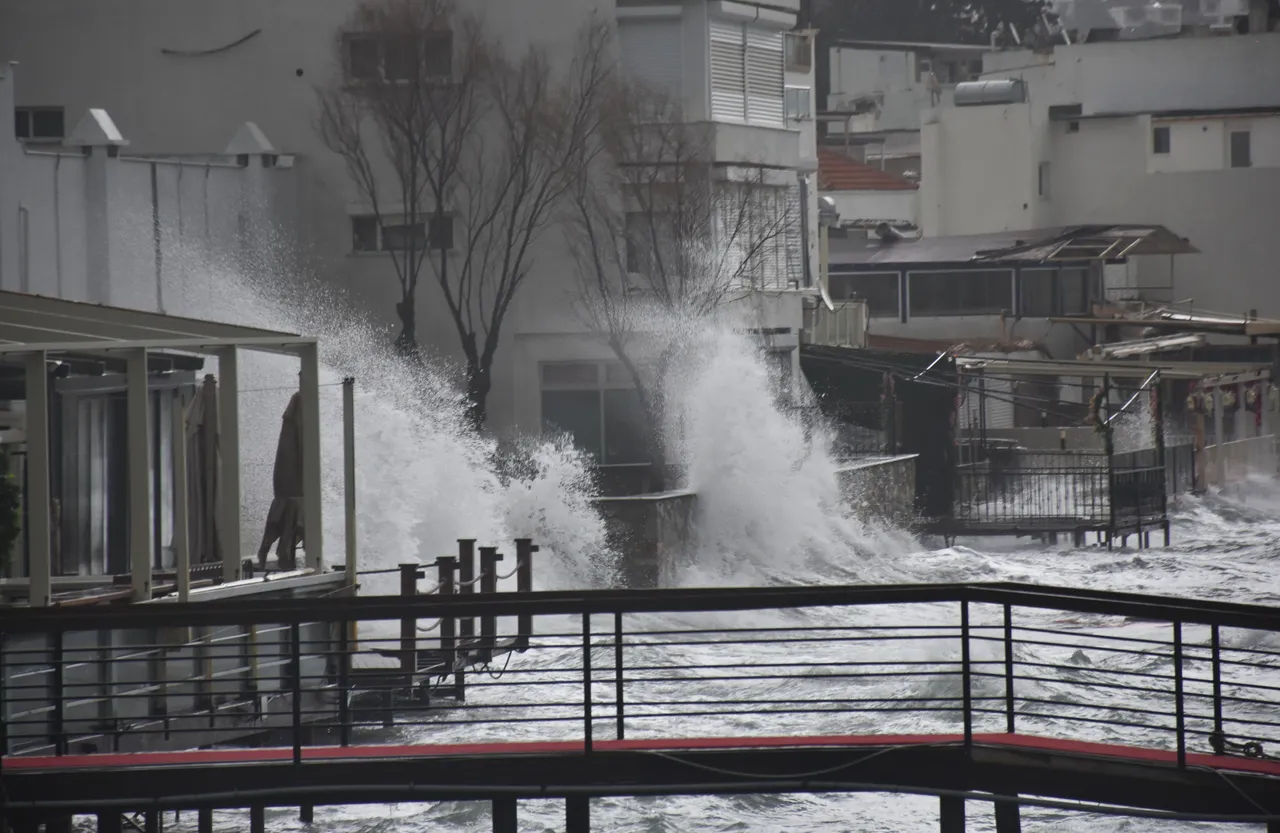 Meteoroloji ve İçişleri Bakanlığı peş peşe uyardı! 12 ile sarı kod