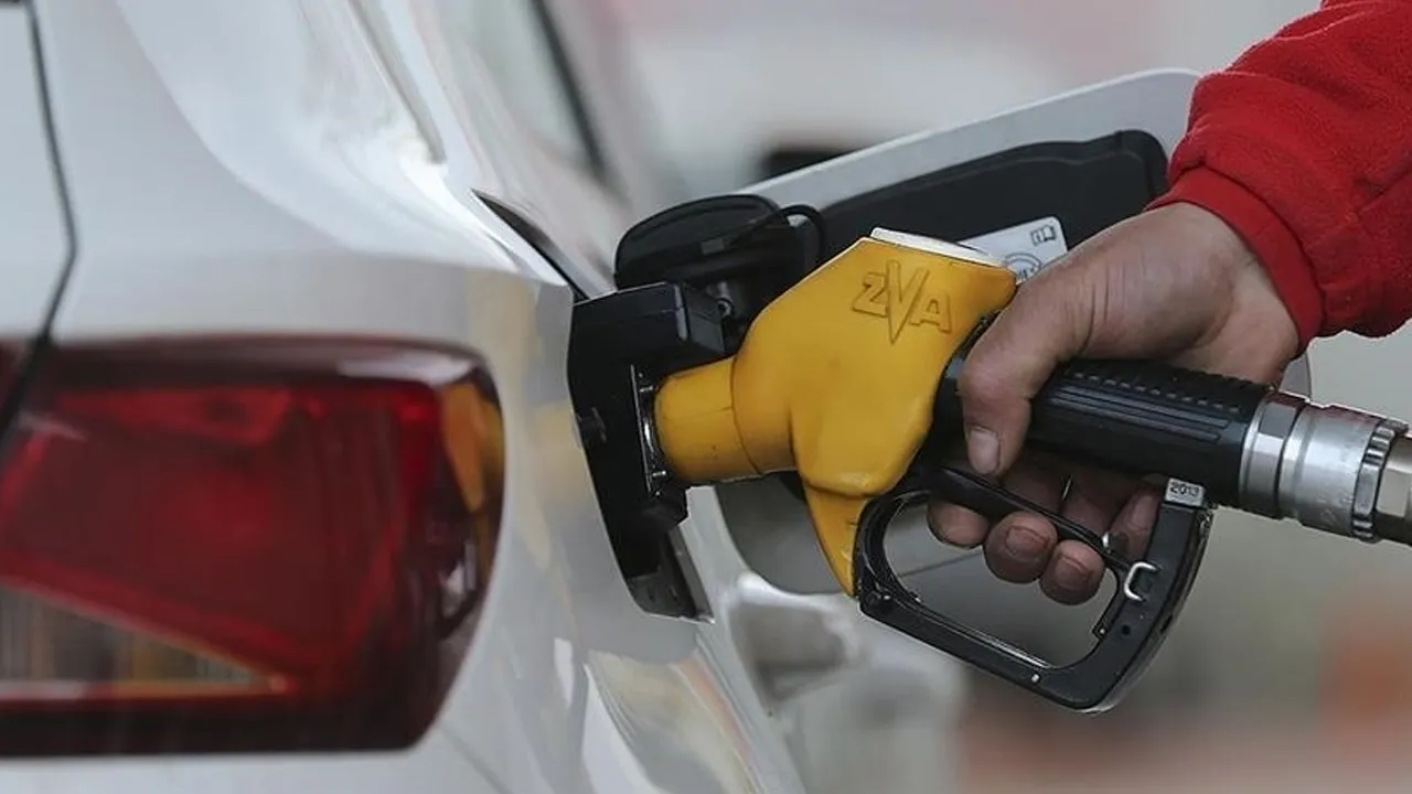Petrol 4 ayın zirvesinde! Akaryakıt fiyatına zam var mı?