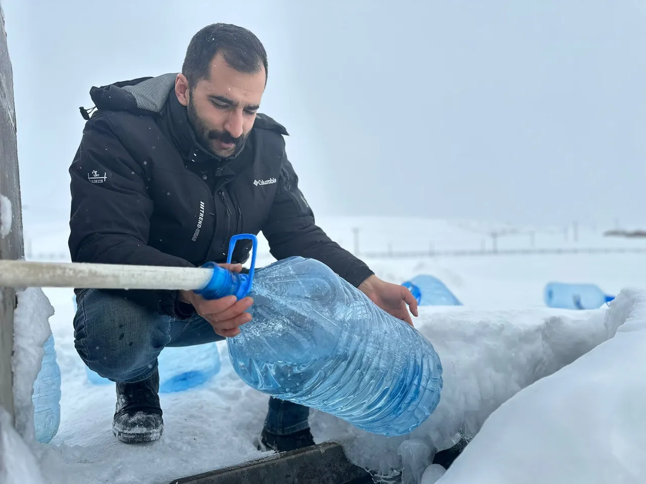 Sıcaklık eksi 27 derece! Suları donan kentte ‘bidonlu’ mesai