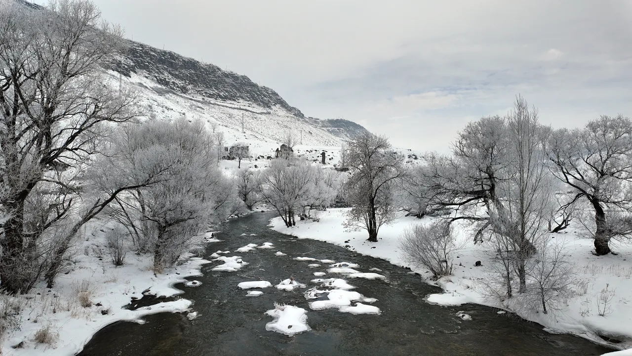 Sıcaklık eksi 27 derece! Suları donan kentte ‘bidonlu’ mesai