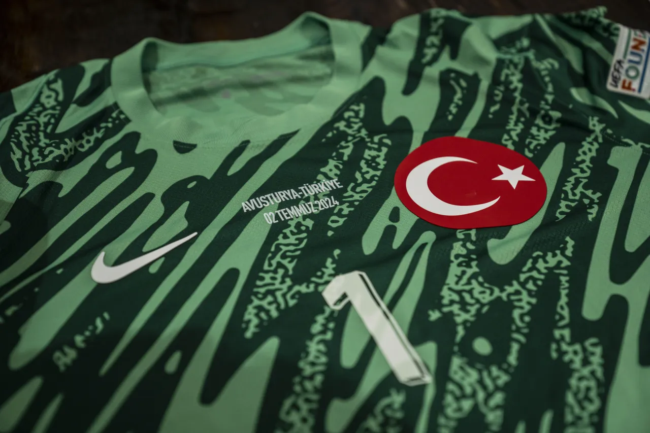 Mert Günok'un Avusturya maçında giydiği forma