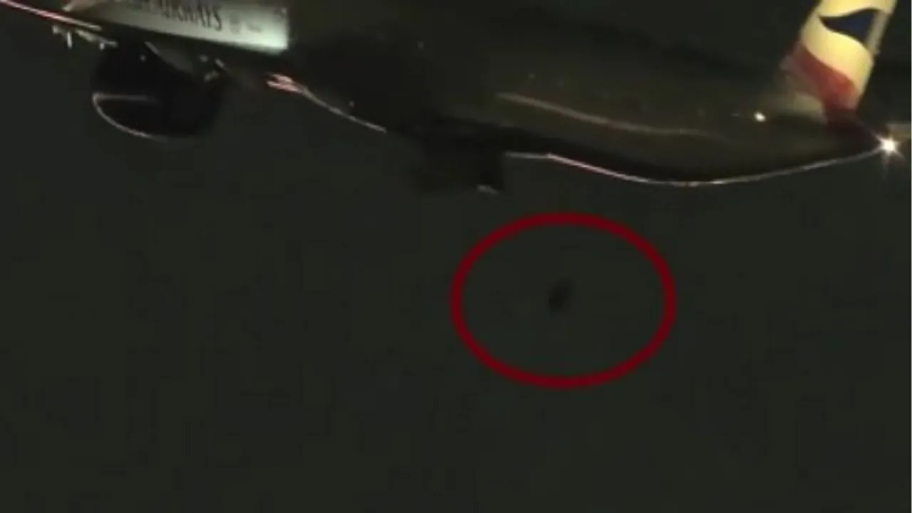 ABD'de korku dolu anlar! Yolcu uçağının kalkış sırasında tekerleği düştü