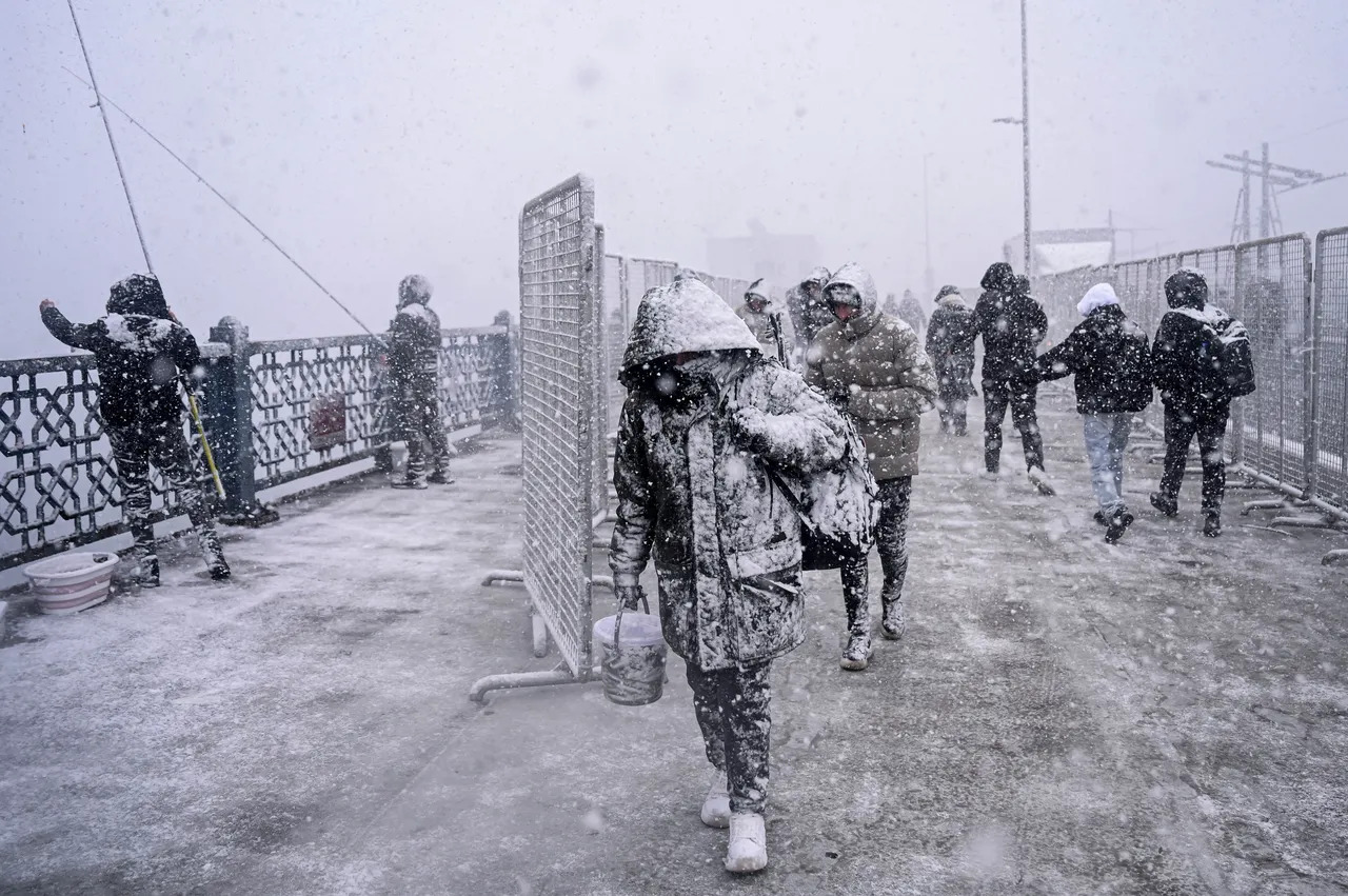 AKOM uyardı, İstanbul'a kar geliyor! Bu tarihlere dikkat