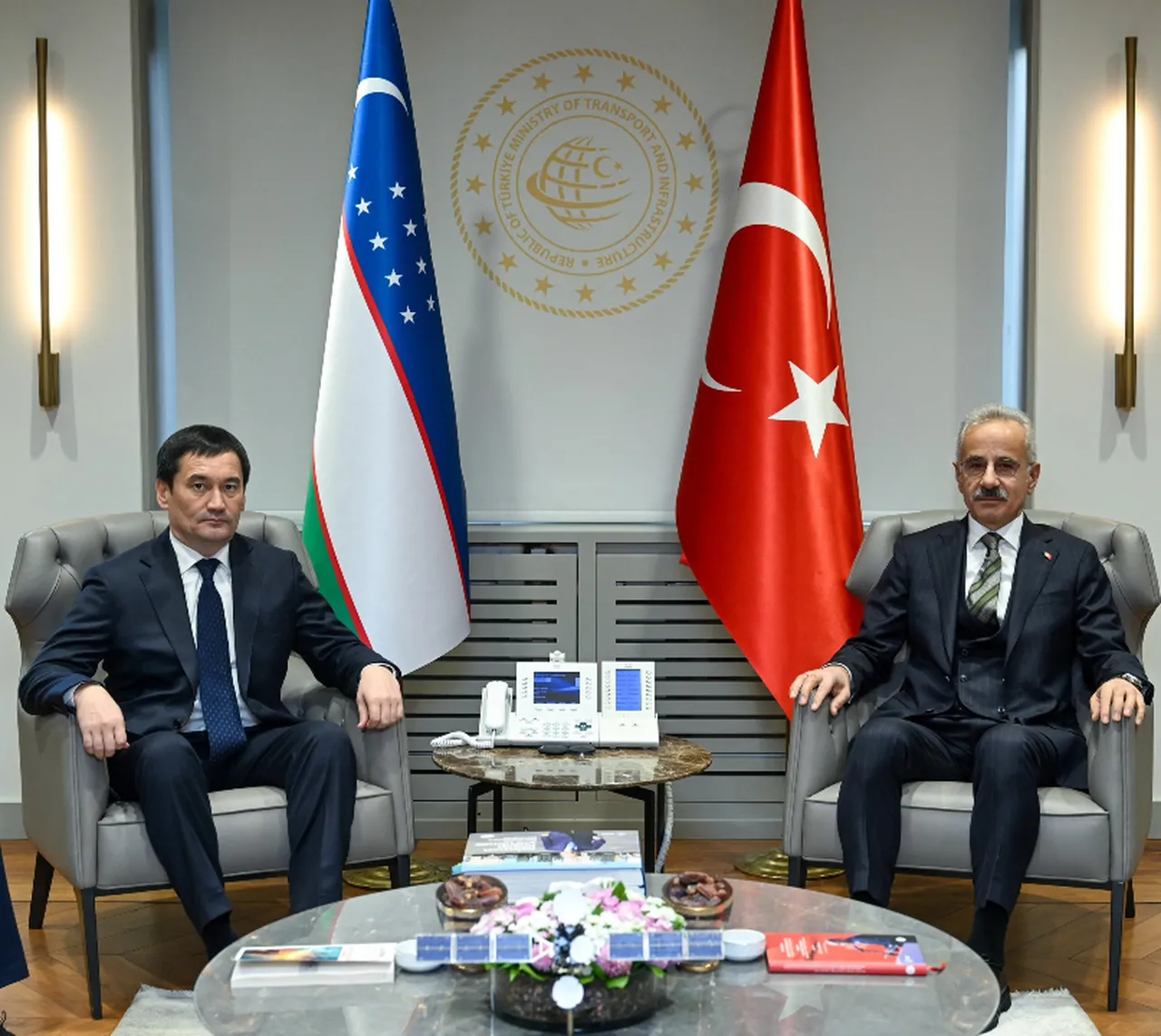 Bakan Uraloğlu, Özbekistanlı mevkidaşı Makhkamov ile görüştü