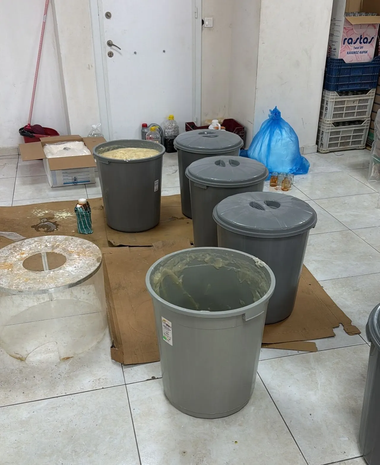 Bir hijyen skandalı daha! 6 bin kavanozdan fazla sahte kreme el konuldu