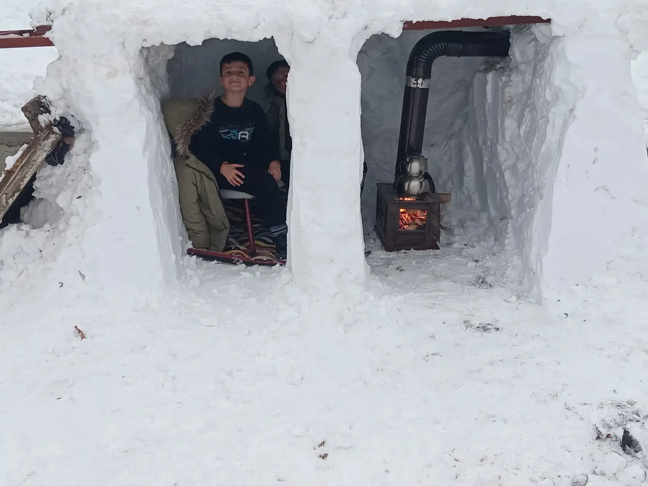 Bu da kardan ev! Malatyalı baba çocukları için yaptı