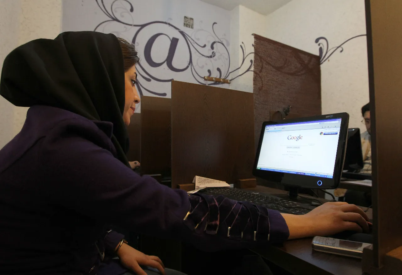 CEO'lara günde yarım saat internet! İran'da internet kesintisinin günlük maliyeti dudak uçuklattı