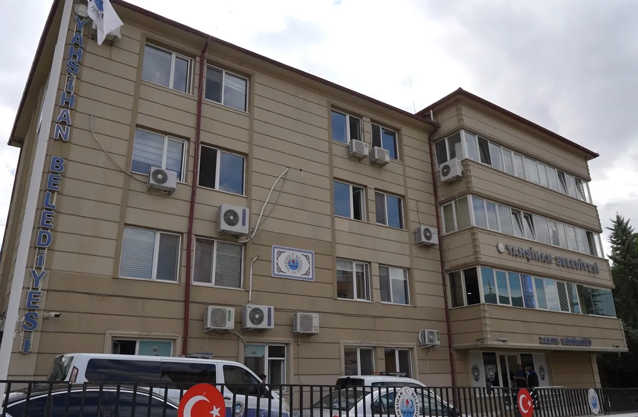 Eski belediye başkanı hakim karşısında: İtirafçı anlattı, Ahmet Sungur reddetti