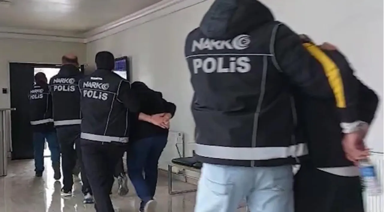 FETÖ'cü avukat uyuşturucu sevkiyatı yaparken yakalandı!